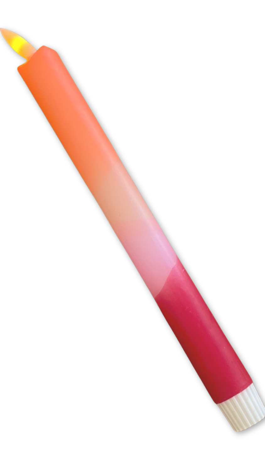 LED-kaars in neon oranje, pastel oranje, pastel roze en rood met timerfunctie voor sfeervolle en veilige verlichting in huis.