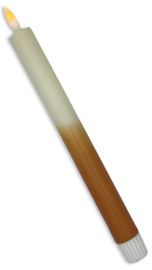 LED-kaars in caramelkleur met timerfunctie, sfeervolle kaars op batterij voor een veilig en warm interieur.
