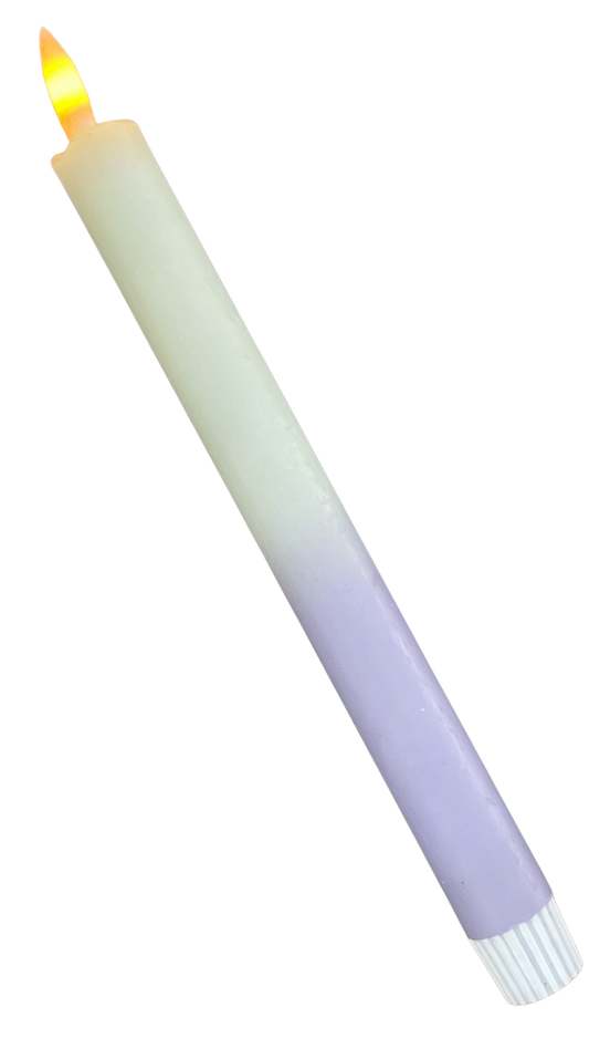 LED-kaars in pastel geel en lila met timerfunctie, sfeervolle kaars op batterij voor een veilig en stijlvol interieur.
