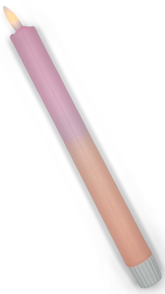 Roze LED-kaars in pastel roze en oranje met timerfunctie, sfeervolle kaars op batterij voor een veilig en gezellig interieur.

