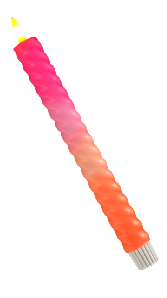 Roze LED-kaars swirl in neon roze, pastel roze, pastel oranje en neon oranje met timerfunctie voor sfeervolle en veilige verlichting.
