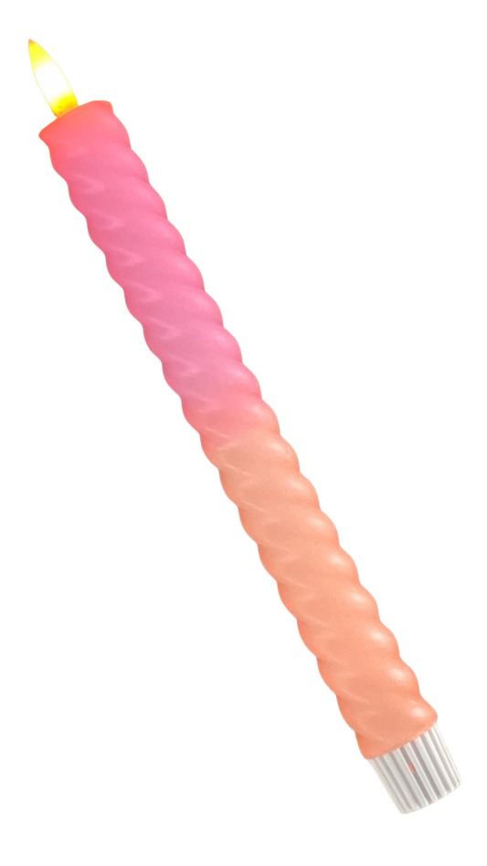Roze LED-kaars swirl in pastel roze en pastel oranje met timerfunctie, sfeervolle kaars op batterij voor een veilig en stijlvol interieur.
